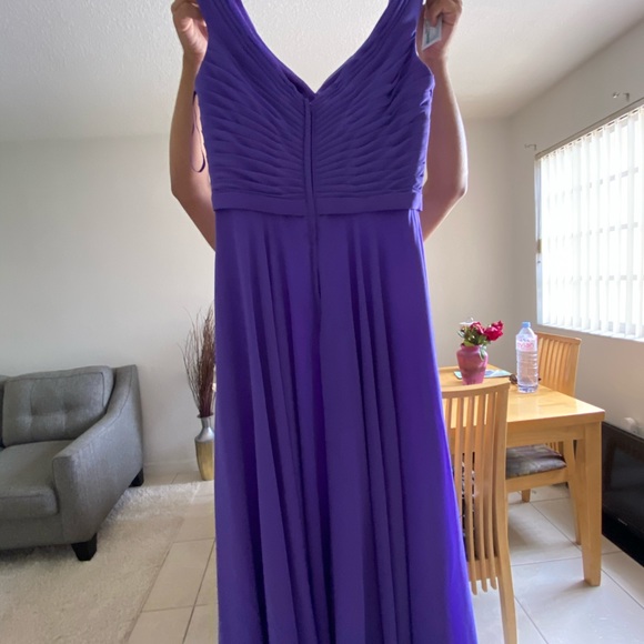 Beautiful long dress / gown bridesmaid dress - Picture 3 of 5